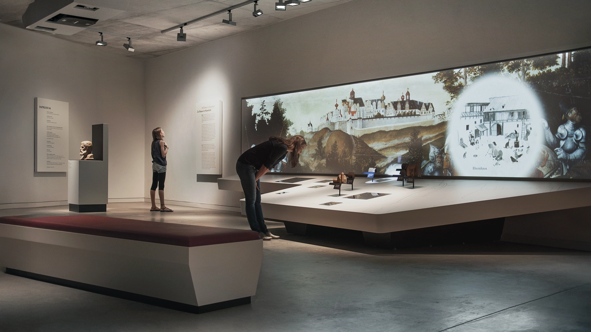 Raumansicht der Ausstellung ‚Ich bin ein Mansfeldisch Kind‘ in Luthers Elternhaus in Mansfeld, Studio Neue Museen