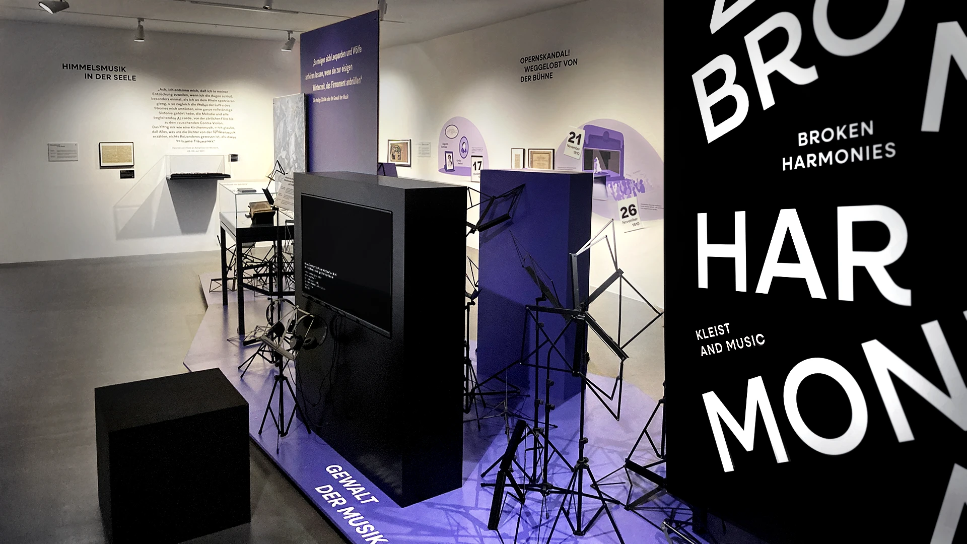Raumansicht der Ausstellung ‚Zerbrochne Harmonien. Kleist und die Musik‘ im Kleist-Museum in Frankfurt (Oder), Studio Neue Museen