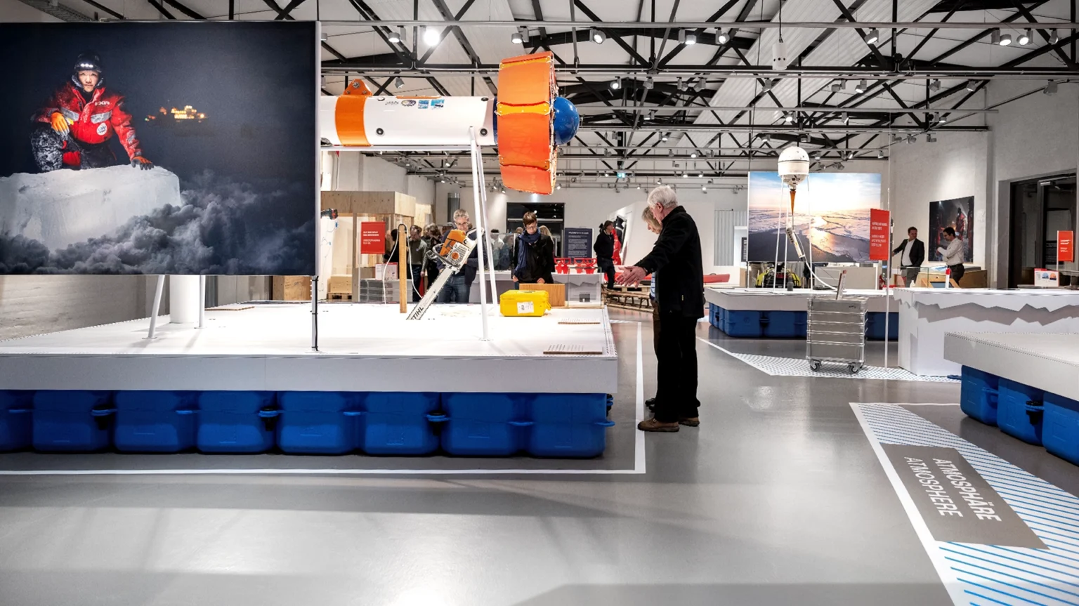 Raumansicht der Ausstellung ‚Dünnes Eis. Komm mit auf Klima-Expedition!‘ im Deutschen Technikmuseum Berlin, Studio Neue Museen