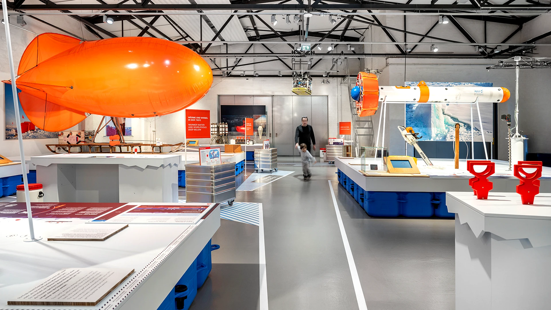 Raumansicht der Ausstellung ‚Dünnes Eis. Komm mit auf Klima-Expedition!‘ im Deutschen Technikmuseum Berlin, Studio Neue Museen