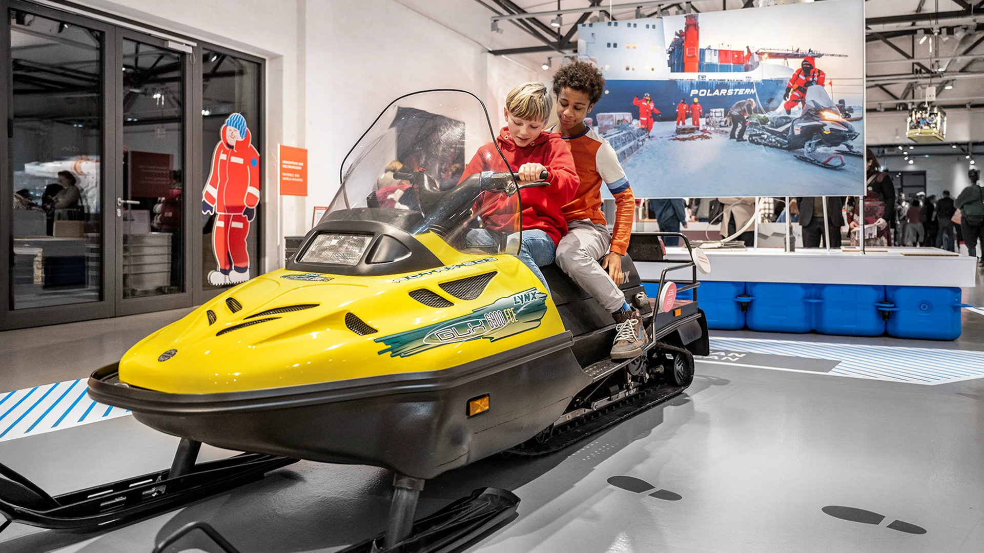 Raumansicht der Ausstellung ‚Dünnes Eis. Komm mit auf Klima-Expedition!‘ im Deutschen Technikmuseum Berlin, Studio Neue Museen